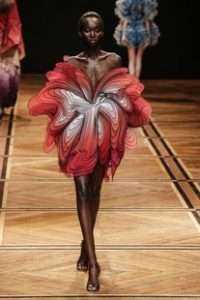 © IRIS VAN HERPEN Couture printemps-été 2019